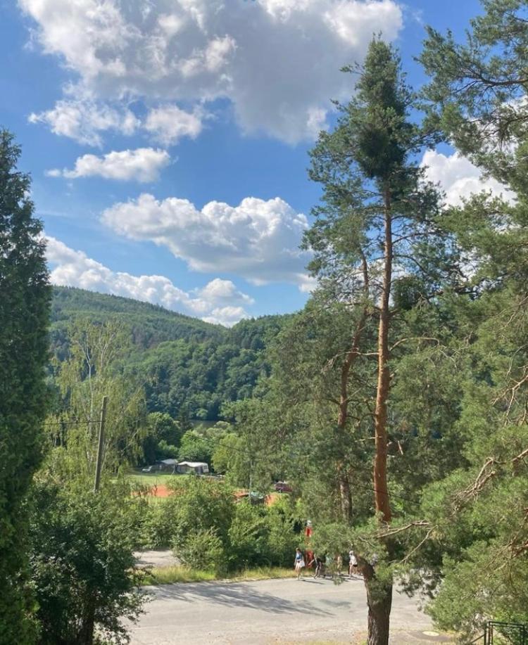 Penzion Cholin Novy Knin Bagian luar foto