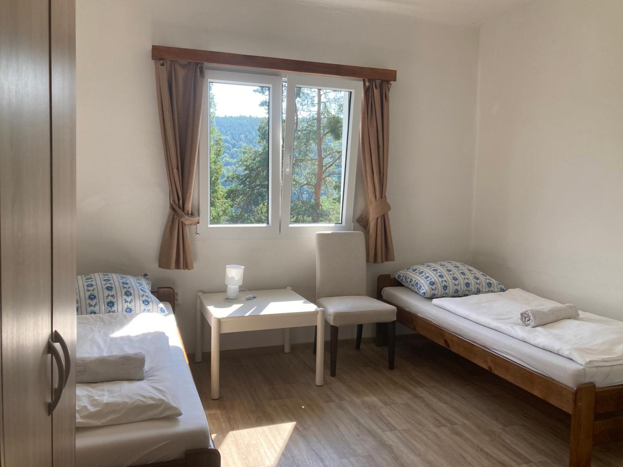 Penzion Cholin Novy Knin Bagian luar foto