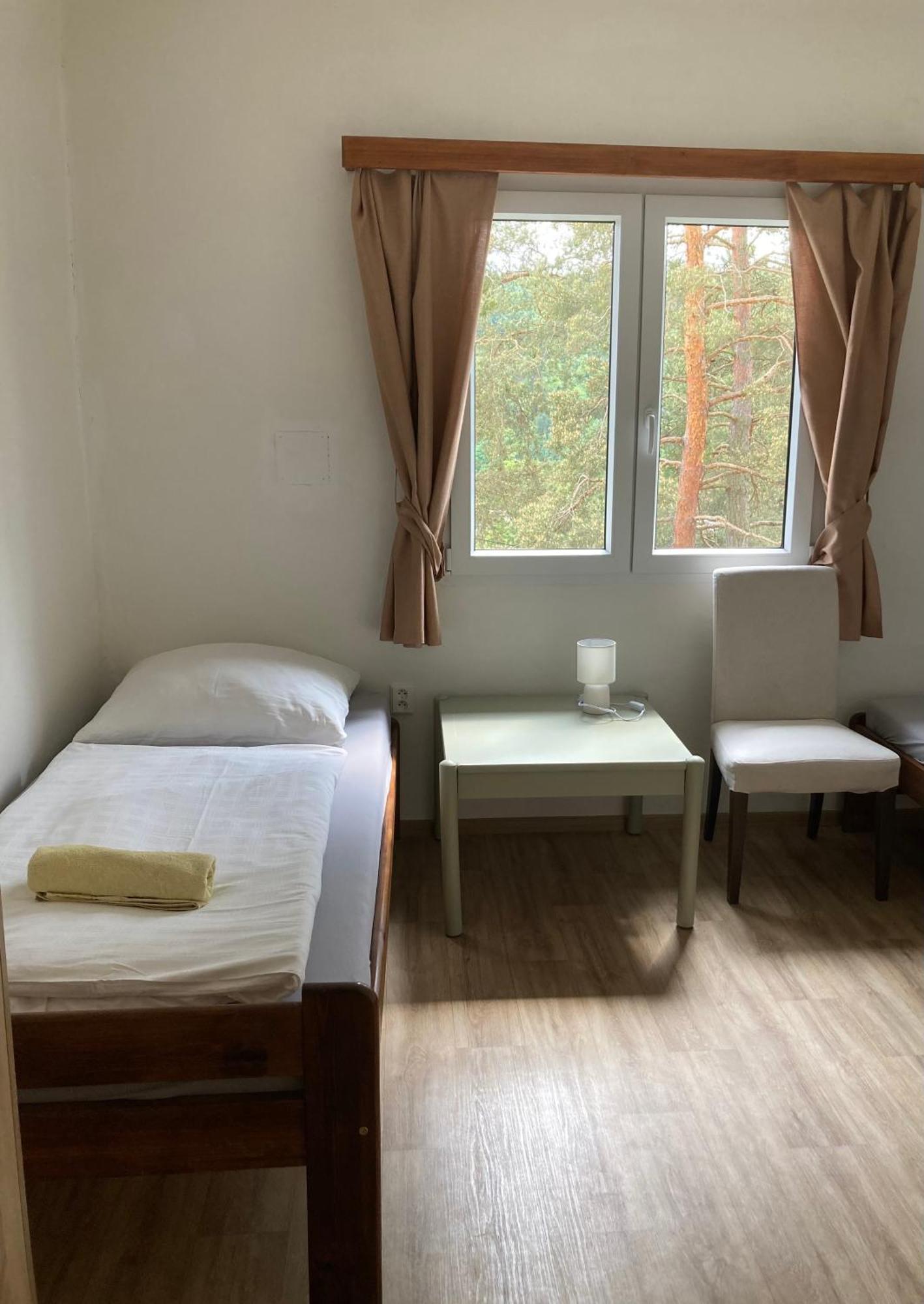 Penzion Cholin Novy Knin Bagian luar foto