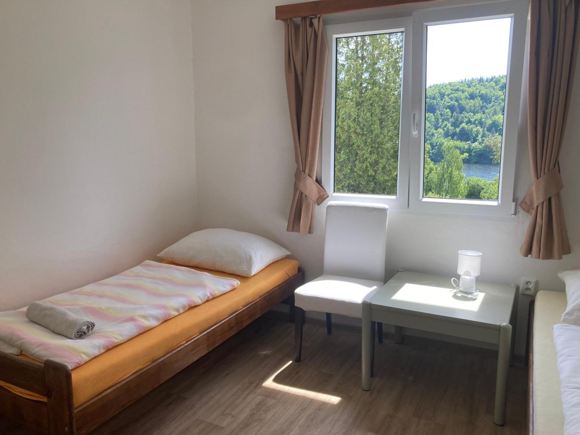 Penzion Cholin Novy Knin Bagian luar foto